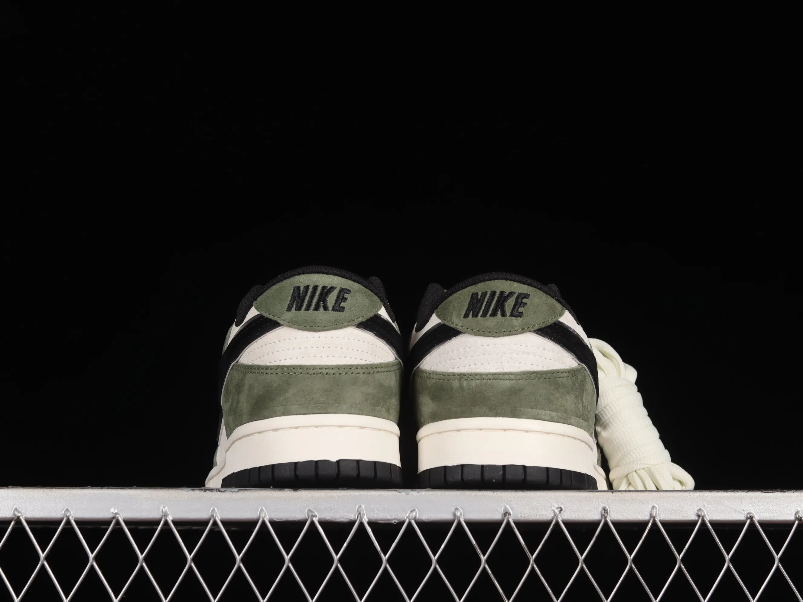 All Categories Nk SB Dunk Series Nk SB Dunk Low Low-top sneakers Otomo Katsuhiro x Nk SB Dunk Low "Steamboy OST" Creative customization collaboration Otomo Katsuhiro joint SB low-top sports and leisure sneakers FF0918-015